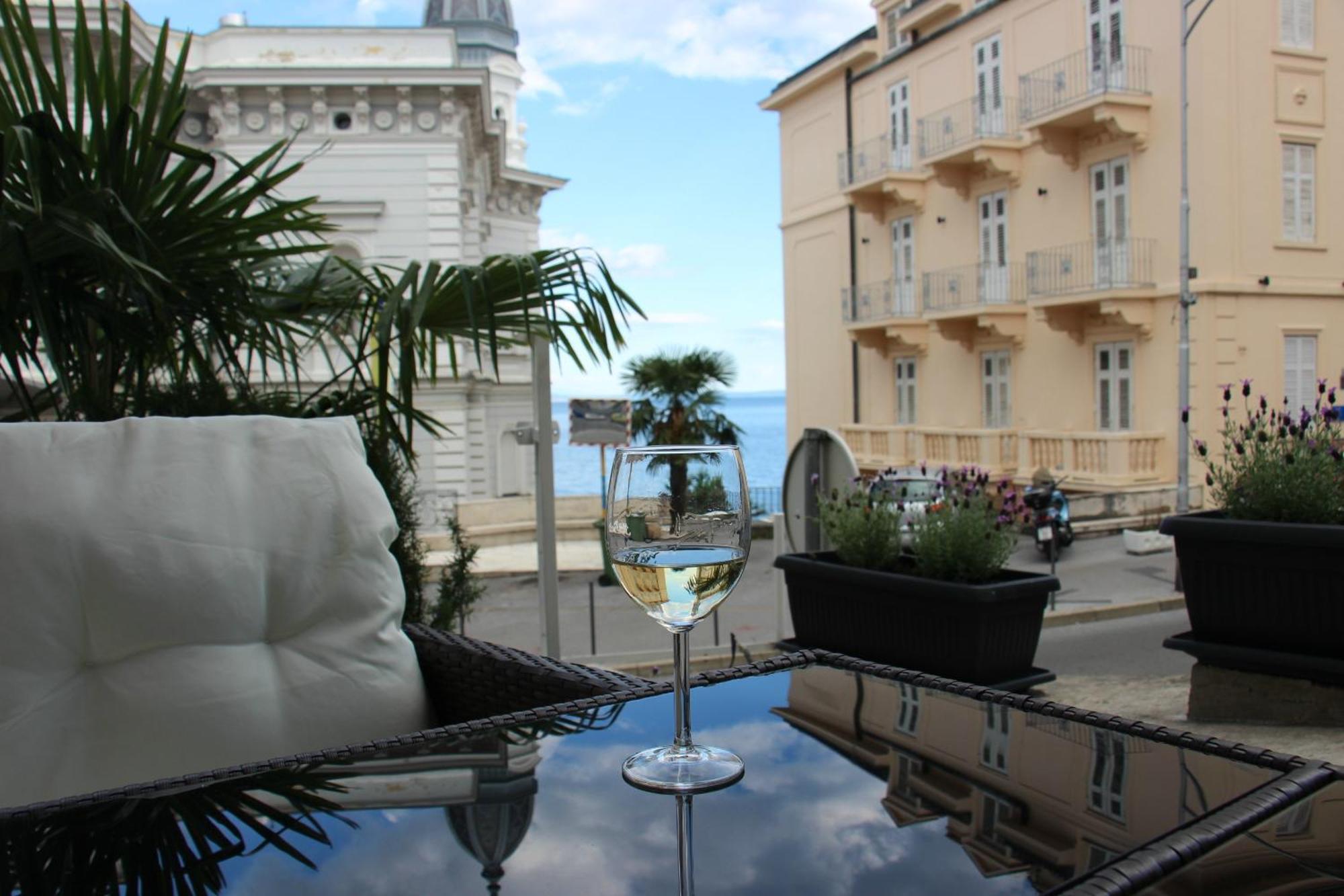 Superior Seaview Apartment Опатия Екстериор снимка